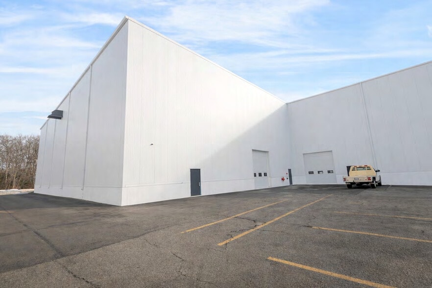 More Photos Of 1537 Grafton Rd, Millbury Warehouse For Lease