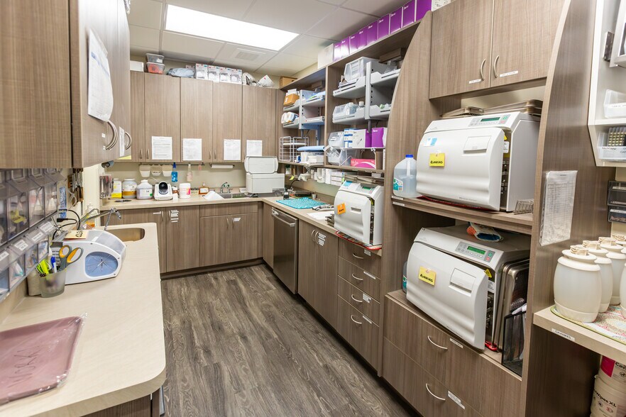 More Photos Of 200 W Railroad Ave, Plains Medical For Sale