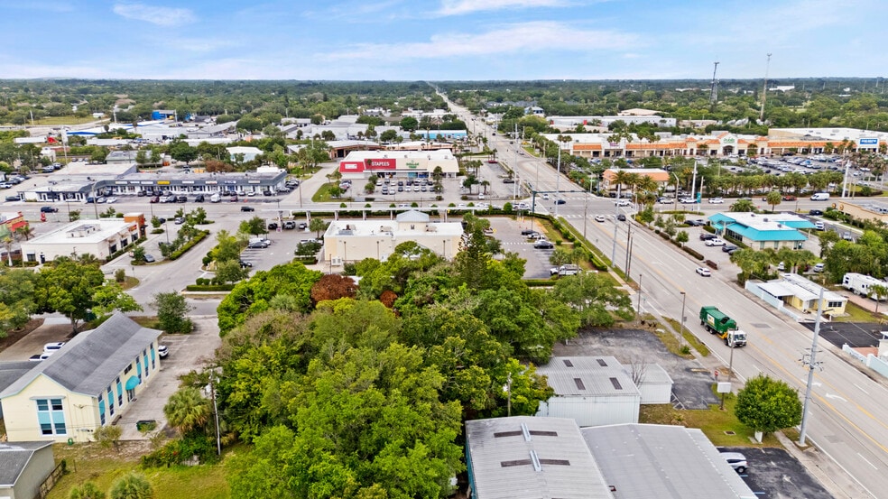 More Photos Of 725 12th St, Vero Beach Auto Repair For Sale