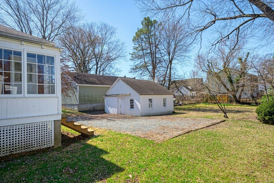 More Photos Of 121 N Hatcher Ave, Purcellville Office For Sale