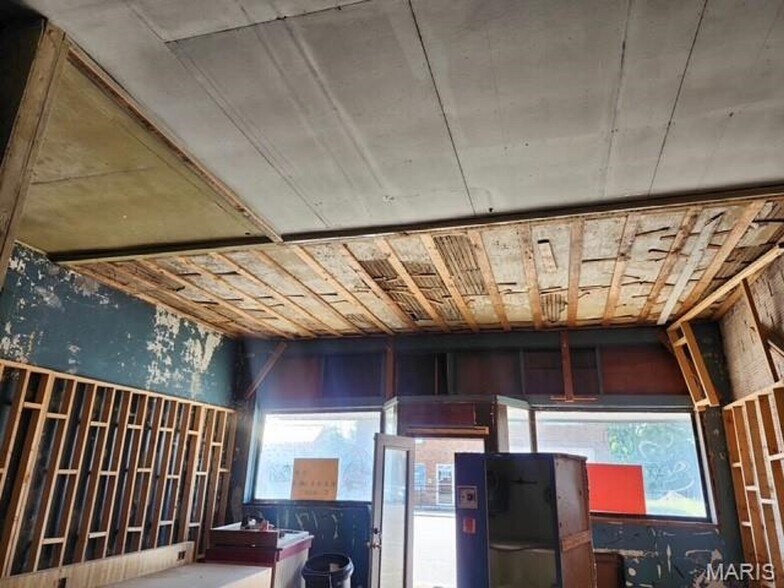 More Photos Of 211 E Central Ave, Benld Office For Sale