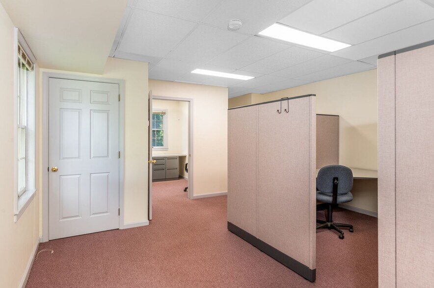 More Photos Of 3519 E Main St, Morgantown Office Residential For Lease
