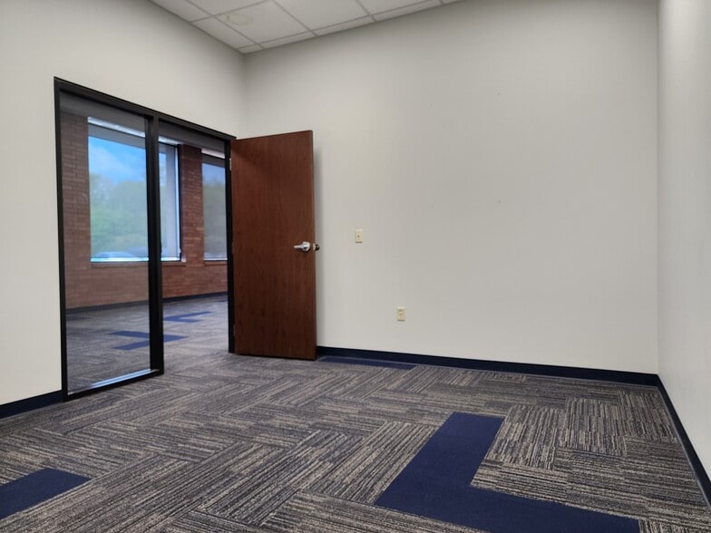 More Photos Of 514 N Harrison St, Shelbyville Freestanding For Lease