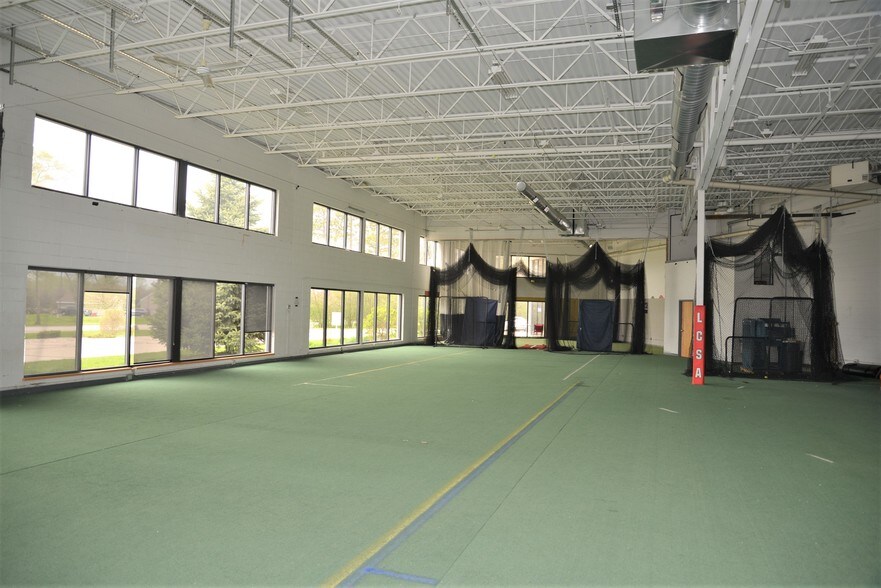 More Photos Of 1343 E Wisconsin Ave, Pewaukee Light Distribution For Lease