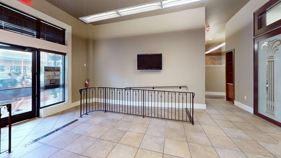 More Photos Of 108 S Palafox St, Pensacola Storefront For Lease