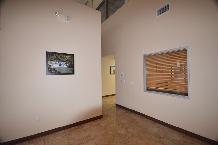 More Photos Of 2222 W Parkside Ln, Phoenix Research And Development For Sale