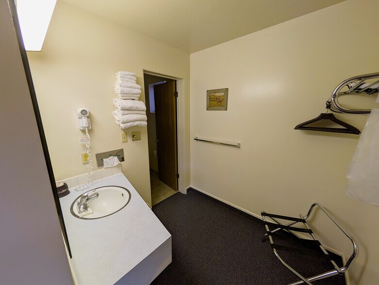 More Photos Of 145 N Main St, Manti Hotel For Sale