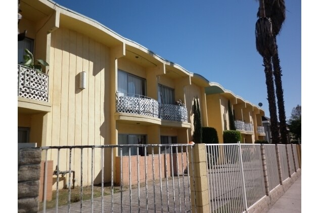More Photos Of 6956 Kester Ave, Van Nuys Apartments For Sale