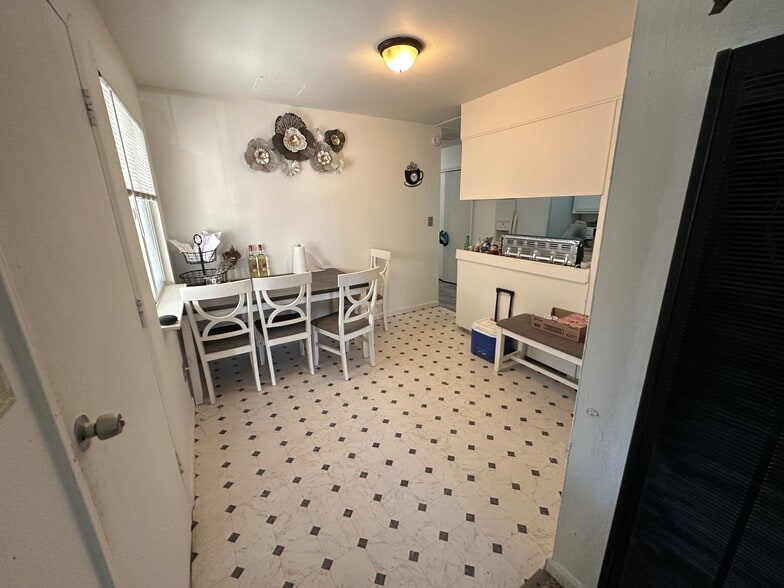 More Photos Of 3620 Elkhorn Blvd, North Highlands Dormitory For Sale