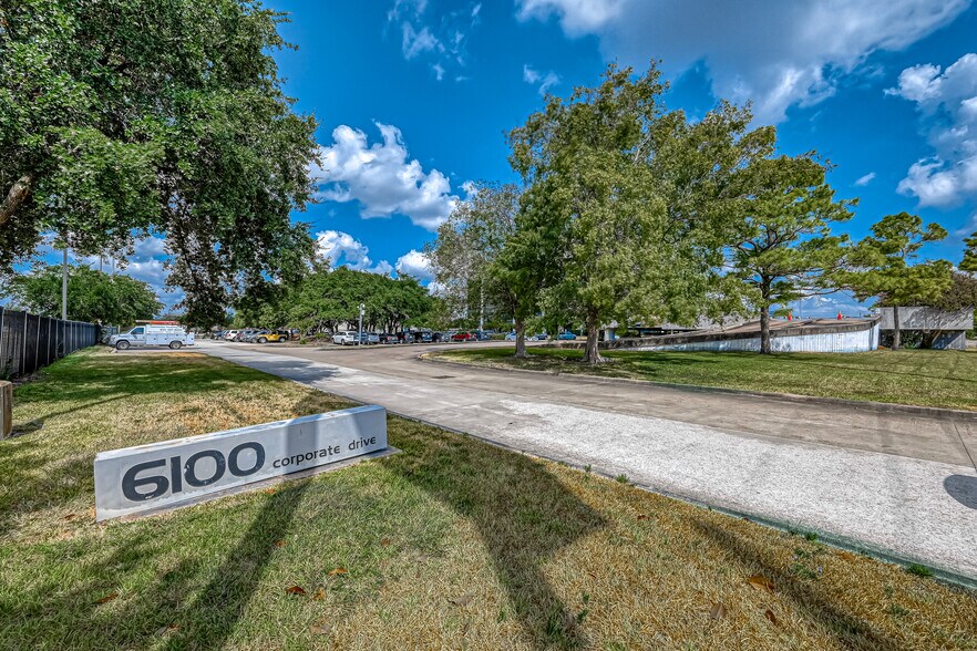 More Photos Of 6100 Corporate Dr, Houston Office For Sale