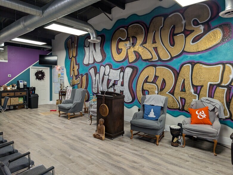 More Photos Of 7015 N Manhattan Ave, Tampa Storefront Retail Office For Lease