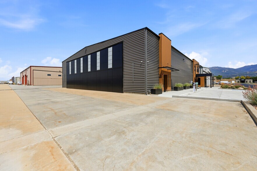 More Photos Of 1630 W 2225 S, Woods Cross Airplane Hangar For Lease