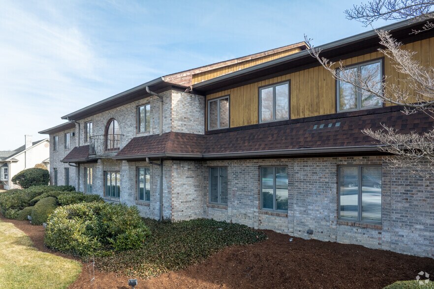 More Photos Of 1620 Asheville Hwy, Hendersonville Coworking Space