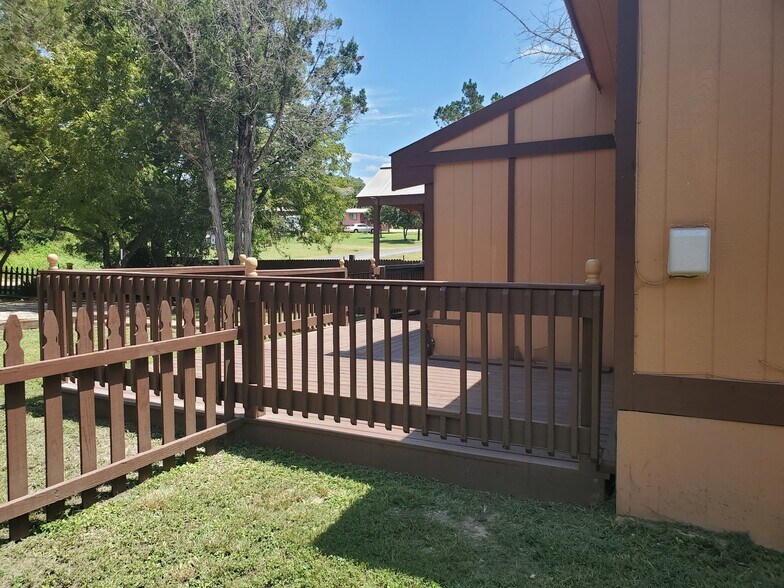 More Photos Of 138 Grey Moss Ct, Ingram Apartments For Sale