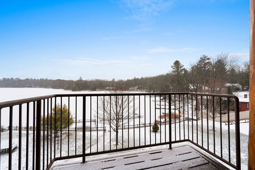 More Photos Of 18398 Waubee Park Ln, Lakewood Hotel For Sale