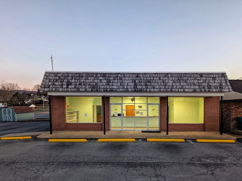 More Photos Of 1208 E Main St, Luray Flex For Sale