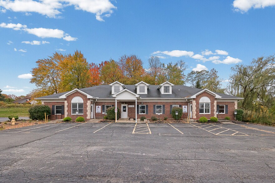 More Photos Of 8050 Corporate Cir, North Royalton Office For Lease