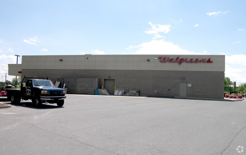 More Photos Of 1440 Boston Rd, Springfield Drugstore For Lease