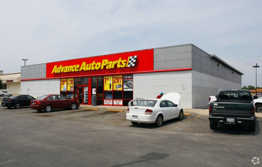 More Photos Of 131 N General McMullen Dr, San Antonio Freestanding For Lease