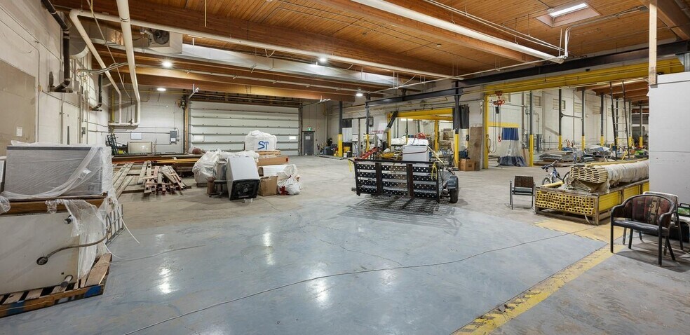 More Photos Of 461 Athabasca St E, Moose Jaw Warehouse For Lease