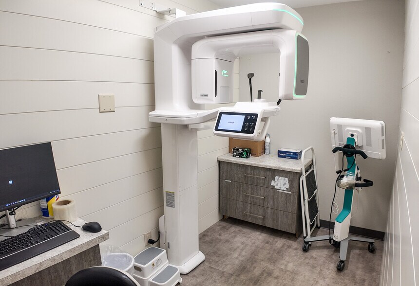 More Photos Of 1711 E 10th St, Sioux Falls Office For Sale