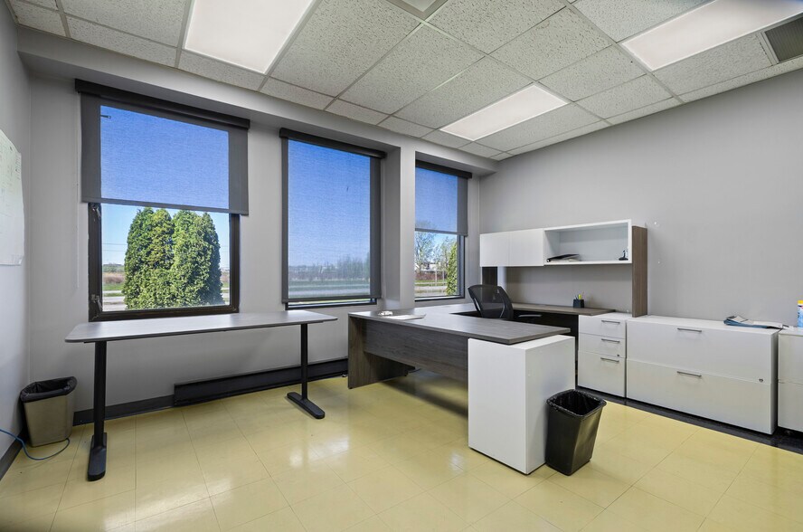 More Photos Of 805 Boul Alphonse-Deshaies, Bécancour Industrial For Sale