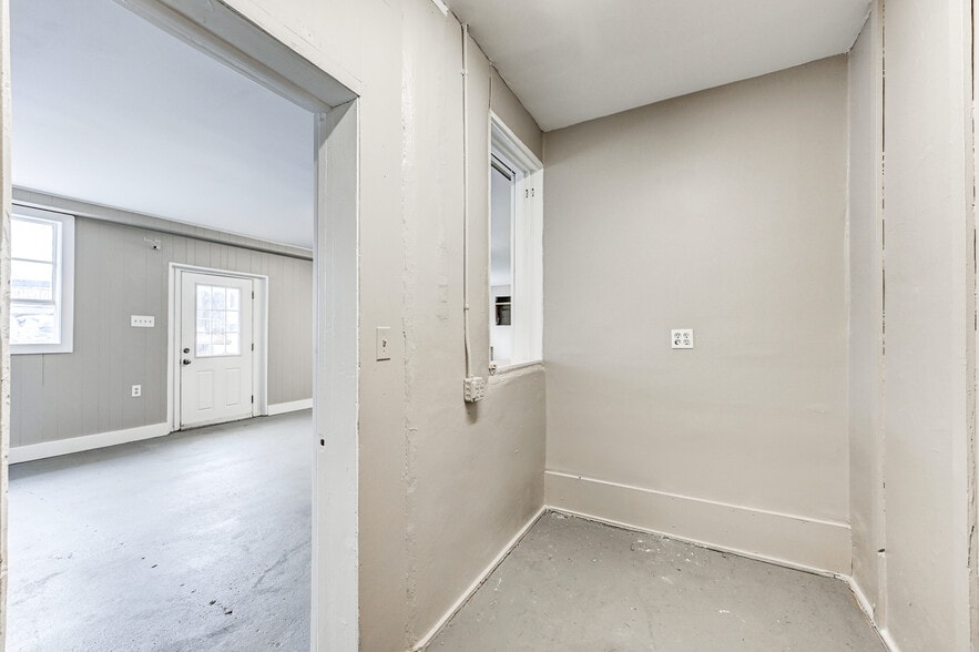 More Photos Of 9090 Frederick Rd, Ellicott City Storefront Retail Residential For Lease