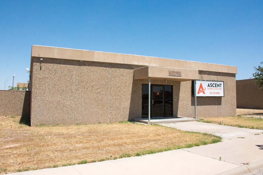 More Photos Of 2057 Commerce Dr, Midland Flex For Lease