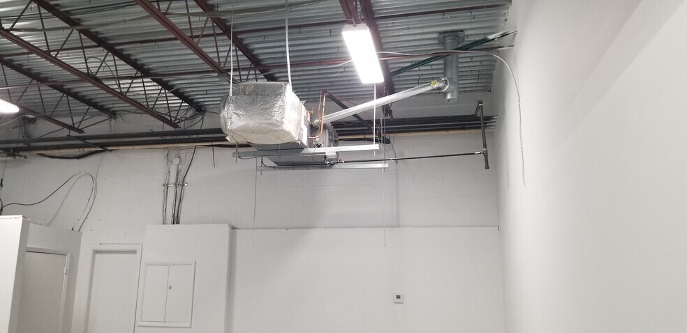 More Photos Of 700 Ritchie Rd, Capitol Heights Light Manufacturing For Lease