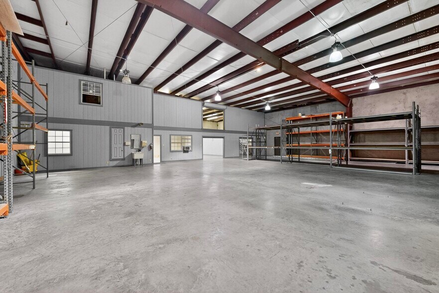 More Photos Of 2620 Carson St, Haltom City Light Distribution For Lease