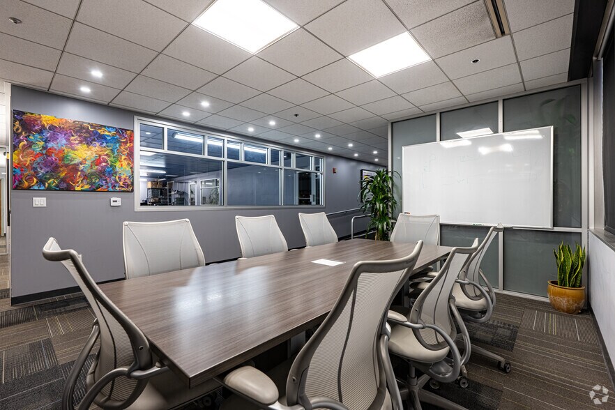 More Photos Of 3250 Wilshire Blvd, Los Angeles Office For Lease