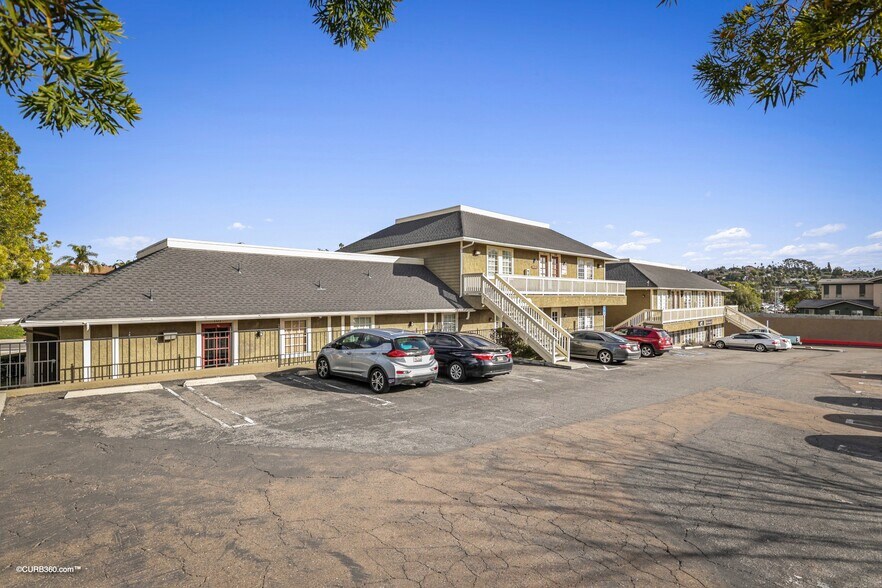 More Photos Of 707 Civic Center Dr, Vista Office For Lease