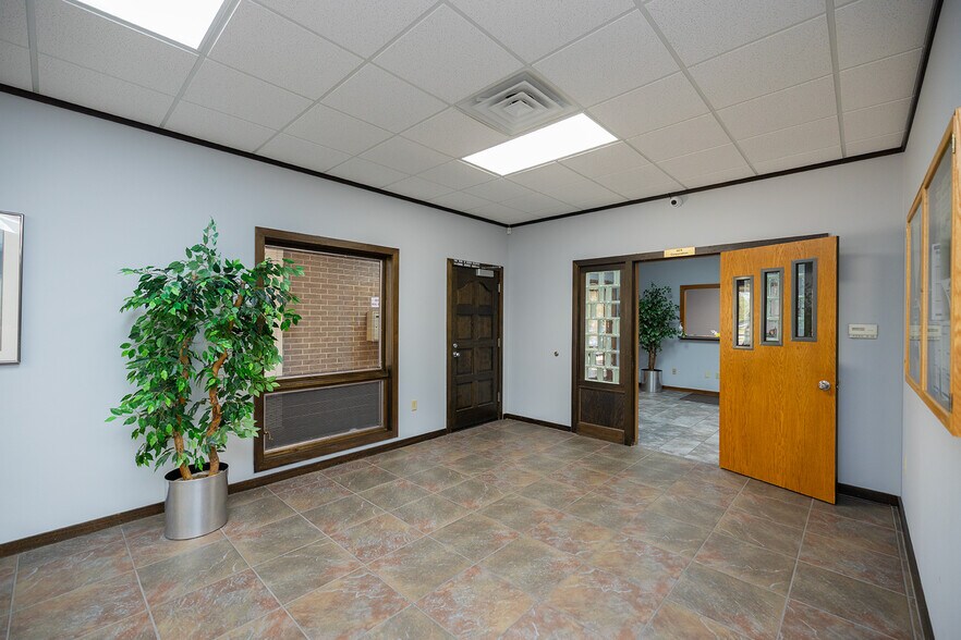 More Photos Of 1020 N Main St, Wichita Medical For Sale