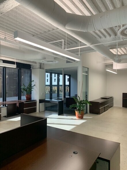 More Photos Of 700 S Flower St, Los Angeles Office For Lease
