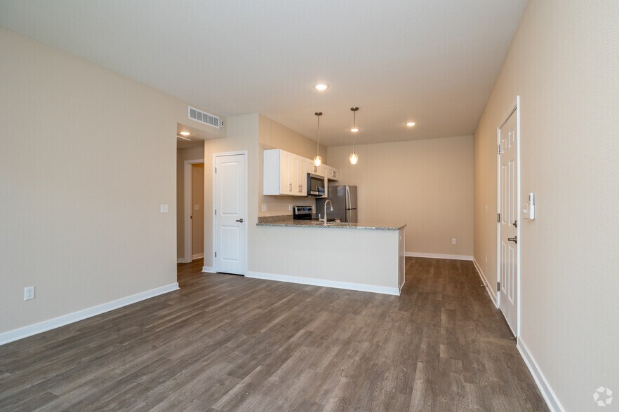 More Photos Of 13399 Charlotte St, Kansas City Apartments For Sale