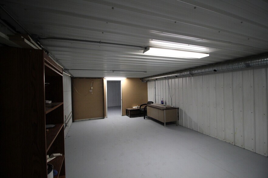 More Photos Of 3208 52 Av, Innisfail Warehouse For Sale