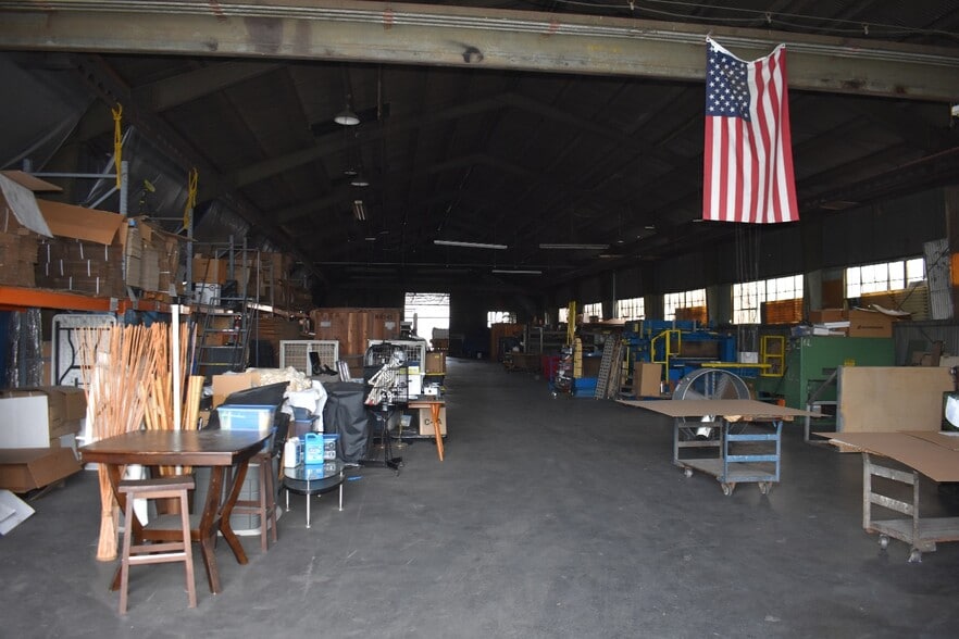 More Photos Of 8011 Beach St, Los Angeles Manufacturing For Sale
