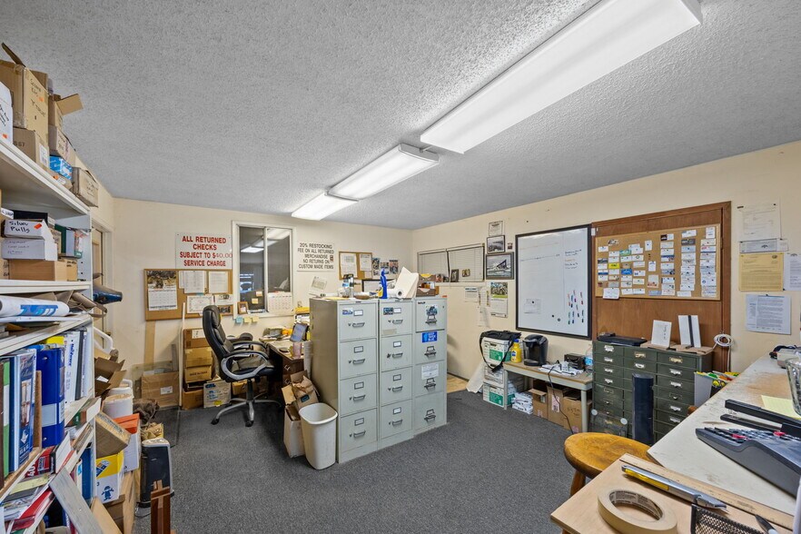 More Photos Of 8401 Baldwin St, Oakland Warehouse For Sale