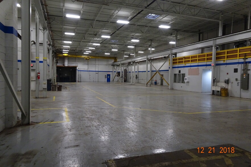 More Photos Of 25850 First St, Westlake Warehouse For Lease