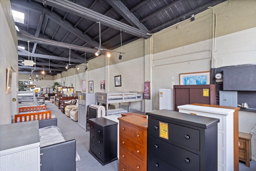 More Photos Of 305 Airport Blvd, South San Francisco Storefront For Sale