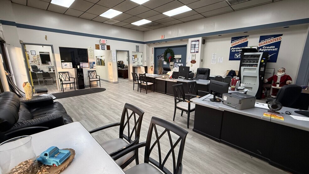 More Photos Of 124 3rd St, Allentown Auto Dealership For Lease