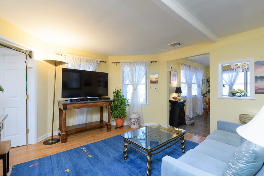 More Photos Of 29 Smull Ave, Caldwell Office Residential For Sale