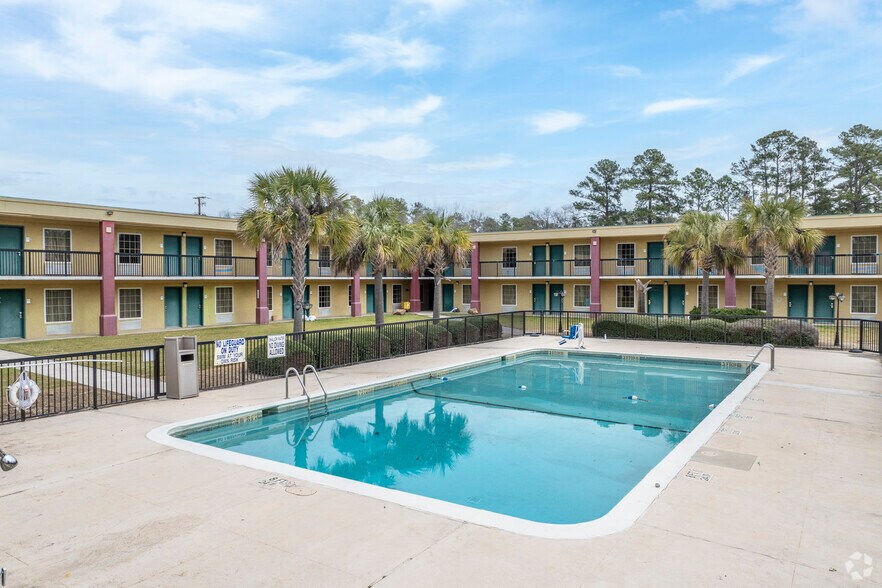 More Photos Of 500 Chris Dr, West Columbia Hotel For Sale