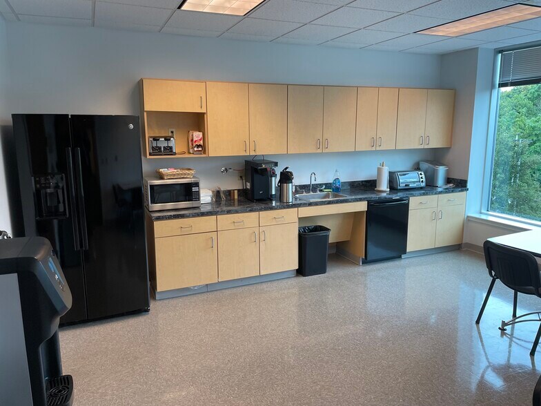 More Photos Of 500 Office Center Dr, Fort Washington Unknown For Lease