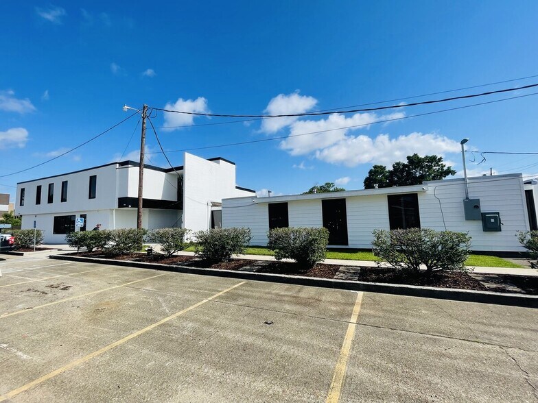 More Photos Of 3501 Behrman Pl, New Orleans Medical For Sale