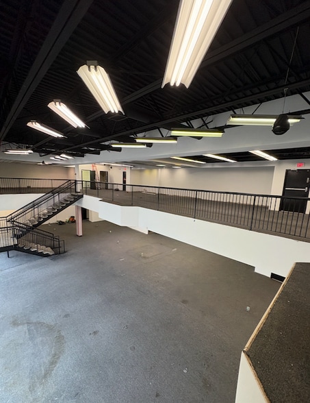 More Photos Of 6909 Old Keene Mill Rd, Springfield General Retail For Lease