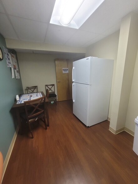 More Photos Of 385 Oxford Valley Rd, Yardley Medical For Lease