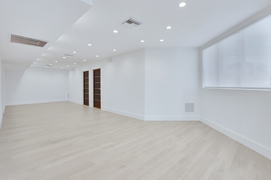 More Photos Of 6700 NE 2nd Ct, Miami Warehouse For Lease