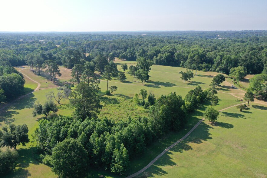 More Photos Of 2130 Country Club Rd, Palestine Golf Course Driving Range For Sale