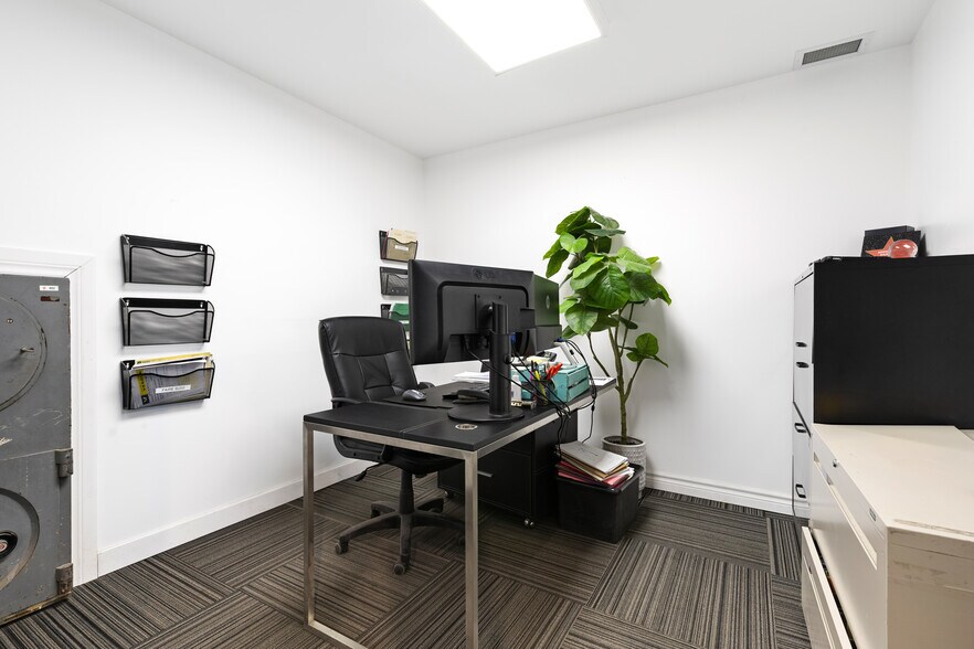 More Photos Of 139 Boul Sir-Wilfrid-Laurier, St-Basile-le-Grand Freestanding For Sale